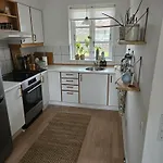 B Med Dejlig Privat Gardhave Pa Thuro Kaeledyr Er Ikke Gratis Og Skal Tilfojes