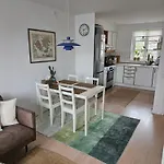 B Med Dejlig Privat Gardhave Pa Thuro Kaeledyr Er Ikke Gratis Og Skal Tilfojes 아파트