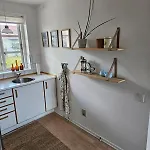 B Med Dejlig Privat Gardhave Pa Thuro Kaeledyr Er Ikke Gratis Og Skal Tilfojes