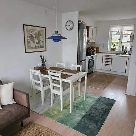 B Med Dejlig Privat Gardhave Pa Thuro Kaeledyr Er Ikke Gratis Og Skal Tilfojes Lägenhet