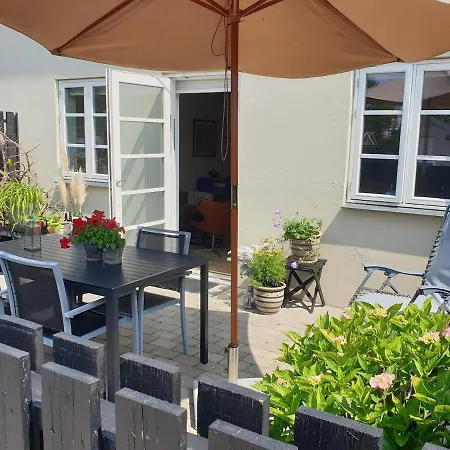 B Med Dejlig Privat Gardhave Pa Thuro Kaeledyr Er Ikke Gratis Og Skal Tilfojes Apartment