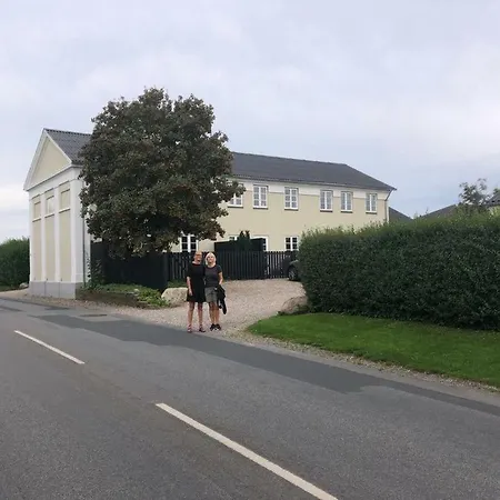 B Med Dejlig Privat Gardhave Pa Thuro Kaeledyr Er Ikke Gratis Og Skal Tilfojes Lägenhet *