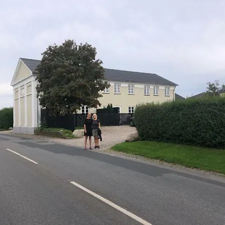 B Med Dejlig Privat Gardhave Pa Thuro Kaeledyr Er Ikke Gratis Og Skal Tilfojes Apartment *