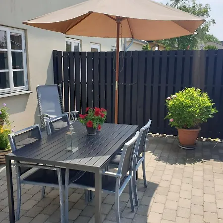 B Med Dejlig Privat Gardhave Pa Thuro Kaeledyr Er Ikke Gratis Og Skal Tilfojes Apartment *