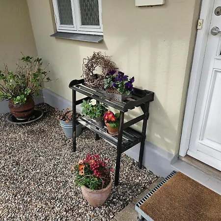 B Med Dejlig Privat Gardhave Pa Thuro Kaeledyr Er Ikke Gratis Og Skal Tilfojes *