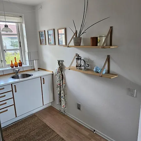 B Med Dejlig Privat Gardhave Pa Thuro Kaeledyr Er Ikke Gratis Og Skal Tilfojes