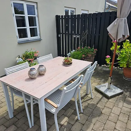 B Med Dejlig Privat Gardhave Pa Thuro Kaeledyr Er Ikke Gratis Og Skal Tilfojes Lägenhet Svendborg
