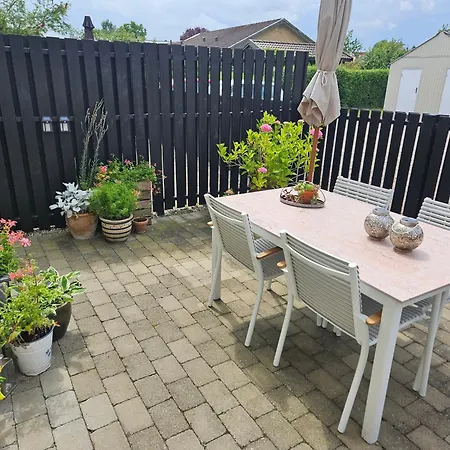 B Med Dejlig Privat Gardhave Pa Thuro Kaeledyr Er Ikke Gratis Og Skal Tilfojes Свендборг