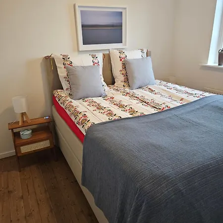 B Med Dejlig Privat Gardhave Pa Thuro Kaeledyr Er Ikke Gratis Og Skal Tilfojes