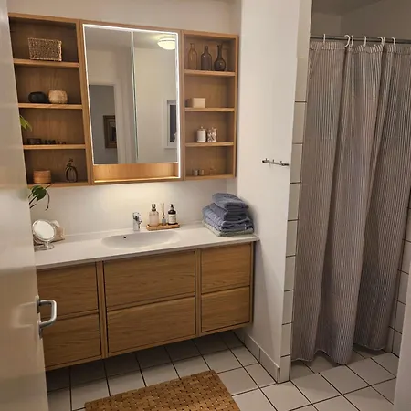 B Med Dejlig Privat Gardhave Pa Thuro Kaeledyr Er Ikke Gratis Og Skal Tilfojes *